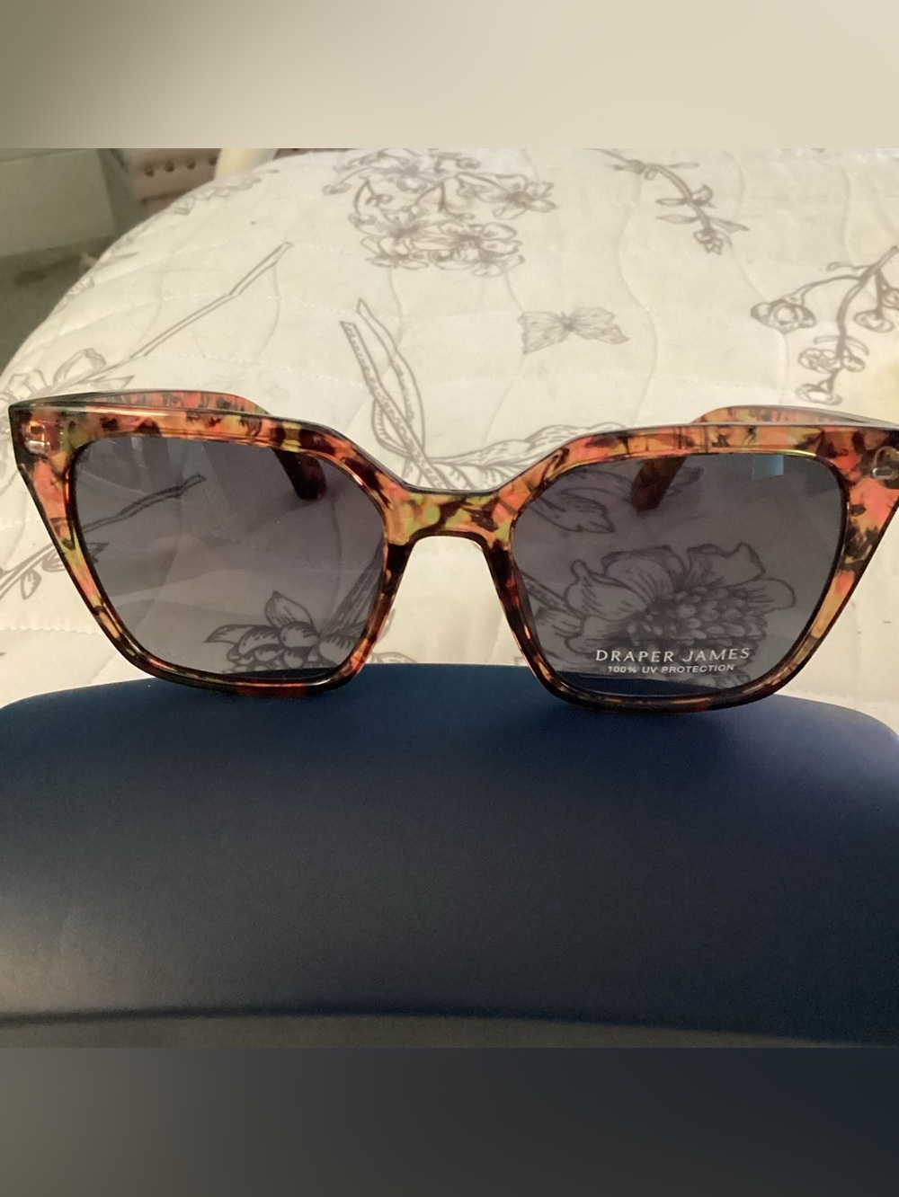 Draper James Womens Floral Tortoiseshell Sunglasses